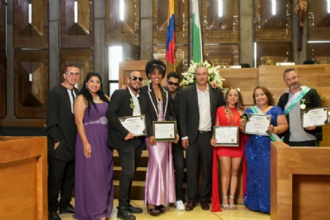 VIDEO | Emerging Awards distinguió a 40 referentes con la “Condecoración Colombia: Estrella de la Grandeza”