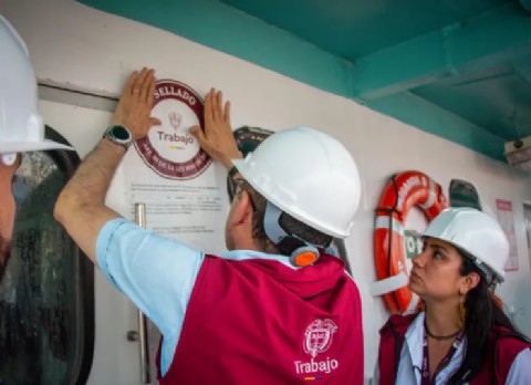 Van Camps en la tormenta: cierran buques por explotación y tripulantes sin contrato