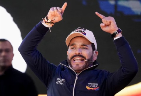 Una nueva encuesta mostró escenarios ajustados entre Paloma Valencia, Iván Cepeda y De la Espriella