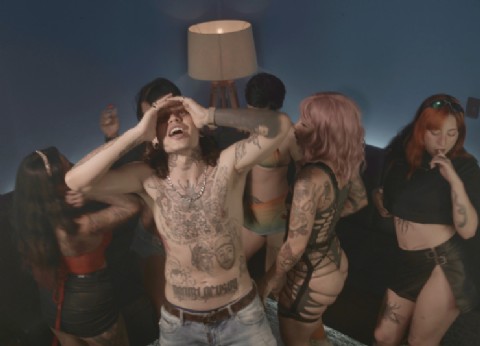 RawBlackSky transforma la crudeza del barrio en hit de discoteca "Baja"