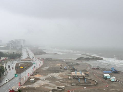 VIDEO | Un fuerte viento frío alteró la movilidad y la actividad turística en Cartagena
