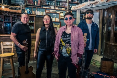 VIDEO | Deycube mostró su ADN acústico y anticipó un giro hacia el heavy
