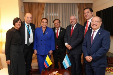 La ONU, el Vaticano y Estados Unidos deben vigilar las elecciones en Colombia: Álvaro Leyva