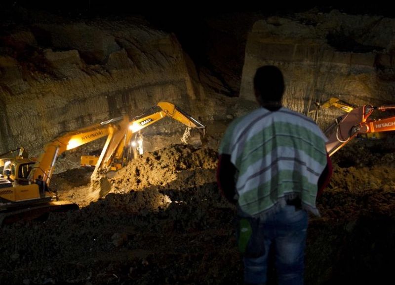 Hallaron muertos a los siete mineros atrapados en una excavación ilegal en Cauca