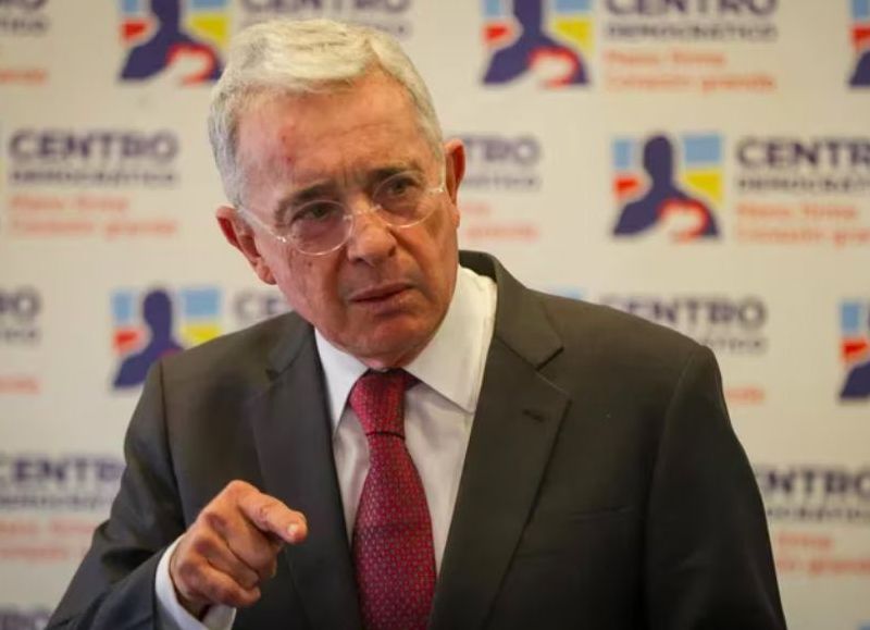 Uribe apuntó contra Petro y aseguró que la reforma labora que impulsa "asfixiará" a Rappi