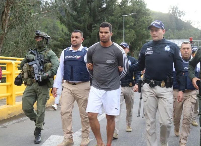 Ecuador entrega al país al líder del Frente Oliver Sinisterra, disidencia de las FARC