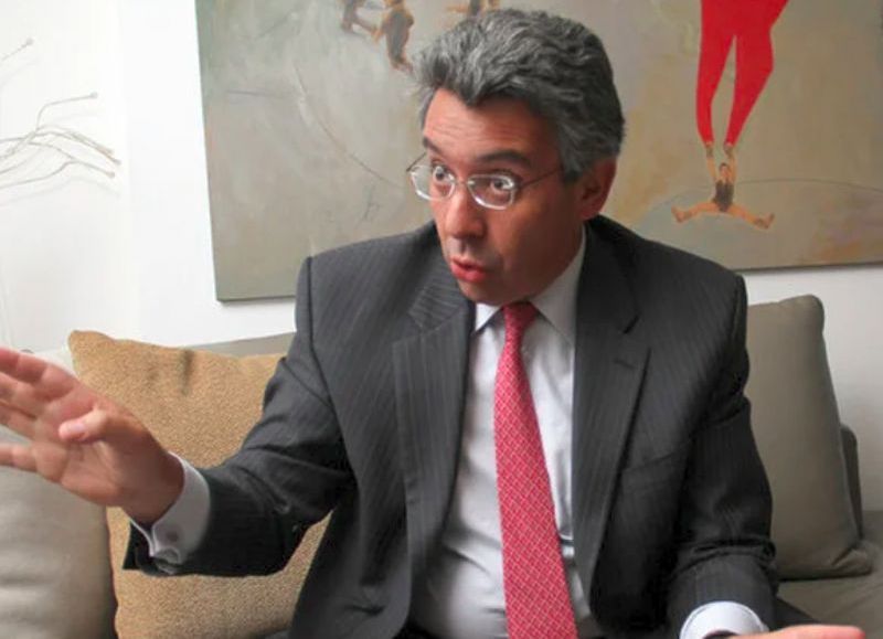 Enrique Gómez acusó a Petro de "convertir a Colombia en el hazmerreír internacional"