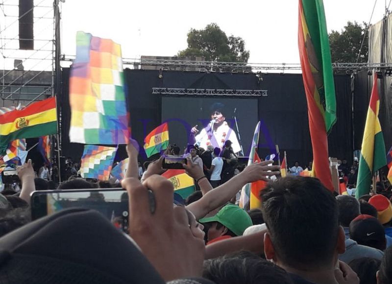 Desde Argentina, Evo Morales encabezó el primer acto de la fórmula del MAS: "No me he rendido"
