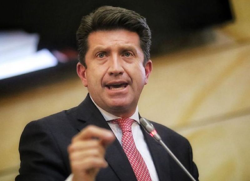 El ministro de Defensa advirtió que las FARC y ELN planean acciones terroristas desde Venezuela