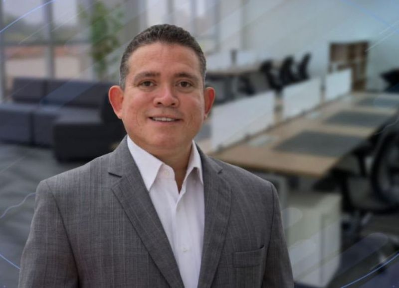 Robert Morillo presenta su cuarta edición "A solas con la psicolingüística" para sus lectores