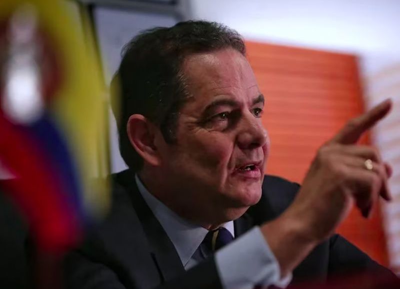 Vargas Lleras lanza dardos al presidente Petro y a la coalición oficialista